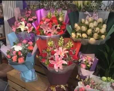 “她经济”催热首都花市，玫瑰领跑节日消费，礼品花卉销售迎来小高峰